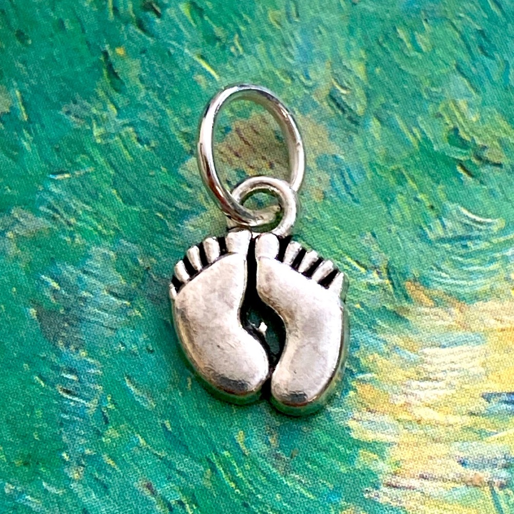 5/$10❤️❤️❤️NEW TIBETAN SILVER TOES CHARM PENDANT